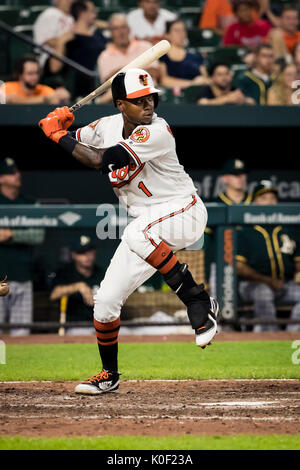 Baltimore, USA. Août 22, 2017. L'arrêt-court Des Orioles de Baltimore, Tim Beckham (1) des célibataires au cours de MLB match entre Oakland Athletics et Baltimore Orioles à l'Oriole Park at Camden Yards de Baltimore, Maryland. Credit : Cal Sport Media/Alamy Live News Banque D'Images