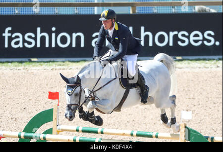 Göteborg, Suède. Août 23, 2017. Cavalier allemand René Tebbel équitation pour l'Ukraine sur son cheval Cosun au FEI Longines European Championships 2017 à Göteborg, Suède, 23 août 2017. Photo : Friso Gentsch/dpa/Alamy Live News Banque D'Images