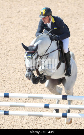 Göteborg, Suède. Août 23, 2017. Cavalier allemand René Tebbel équitation pour l'Ukraine sur son cheval Cosun au FEI Longines European Championships 2017 à Göteborg, Suède, 23 août 2017. Photo : Friso Gentsch/dpa/Alamy Live News Banque D'Images