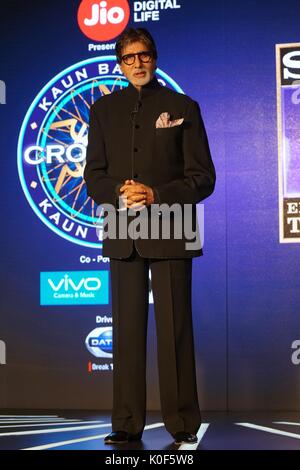 Mumbai, Inde. 23 août, 2017. Acteur de Bollywood Amitabh Bachchan au cours de conférence de presse de kaun banega crorerpoti (KBC) à j w Marriott Hotel, le 23 juhu augest 2017. Credit : Prodip Guha/Alamy Live News Banque D'Images