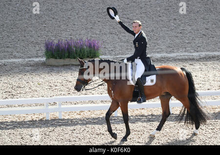 Göteborg, Suède. Août 23, 2017. Dressage rider allemand Soenke Rothenberger équitation Cosmo dans le Grand Prix de dressage à la FEI Longines European Championships 2017 à Göteborg, Suède, 23 août 2017. Photo : Friso Gentsch/dpa/Alamy Live News Banque D'Images