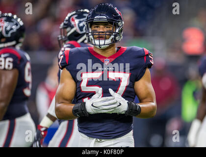 19 août 2017 : le secondeur des Houston Texans Brennan Scarlett (57) au cours du 2e trimestre d'une NFL football match pré-saison entre les Houston Texans et les New England Patriots à NRG Stadium à Houston, TX. Les Texans a gagné le match 27-23...Trask Smith/CSM Banque D'Images