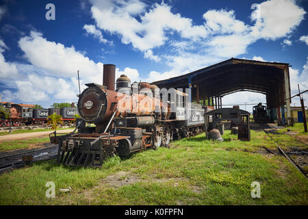 Le cubain, Cuba, Cardenas, moulin à sucre Musée de José Smith Comas préservé locomotives à vapeur d'huile Banque D'Images