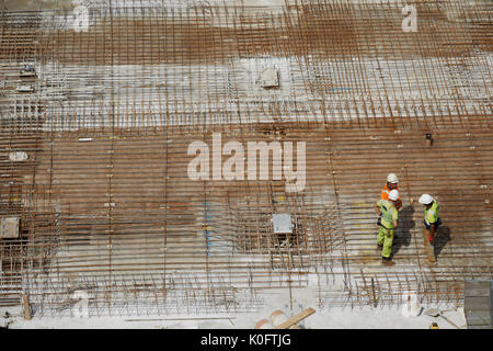 Regarder vers le bas sur la construction élevée à la Manchester Spinningfileds site développé par Allied Propriétés de Londres Banque D'Images