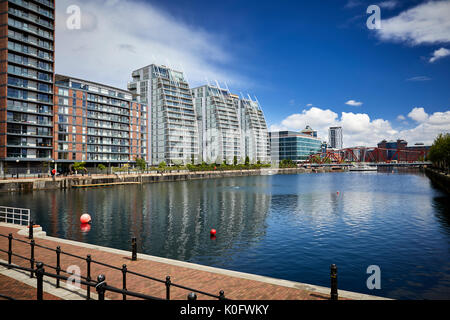 MediaCityUK à Manchester Salford Quays, NV bâtiments et appartements Conrad à la recherche dans le bassin Banque D'Images