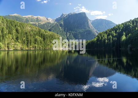 Zone de protection du paysage. Achstürze Piburger Lake voir et les Alpes en arrière-plan. Tirol plus ancien de réserves naturelles. Oetz, alpes montagnes culturelle unique Banque D'Images