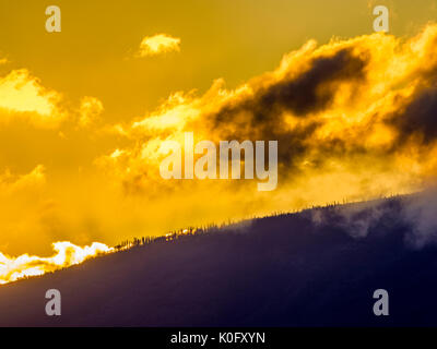 Coucher de soleil sur Lanai Maui Hawaii vu de Banque D'Images