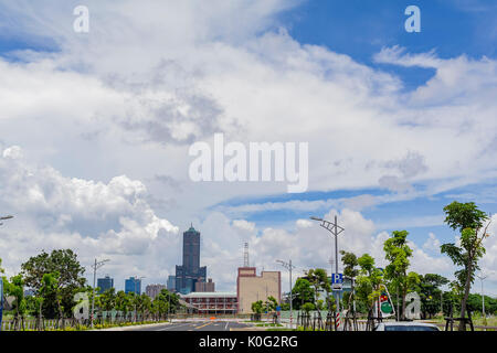 La célèbre Sky Tower 85 de la ville de Kaohsiung, Taiwan matin sur Banque D'Images