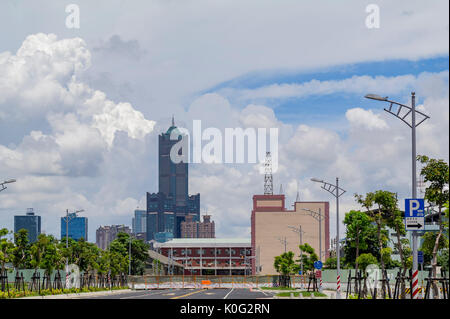 La célèbre Sky Tower 85 de la ville de Kaohsiung, Taiwan matin sur Banque D'Images