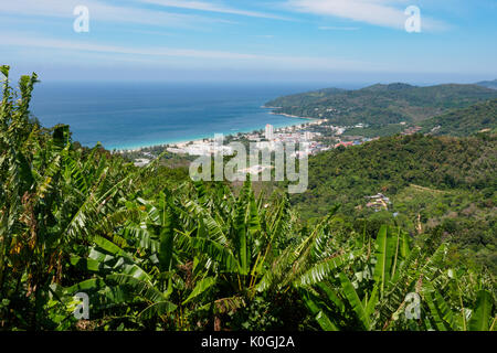 Vue depuis la colline sur Karon Beach, Phuket, Thailand Banque D'Images