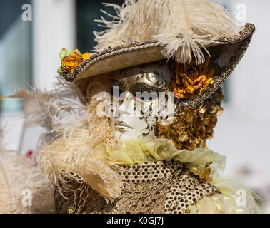 Venise,Italie,le 26 février 2011:Portrait d'une personne portant un masque caractéristique pendant le Carnaval de Venise jours. Banque D'Images
