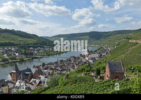 Vue panoramique de Zell, vallée de la Moselle, Rhénanie-Palatinat, Allemagne Banque D'Images