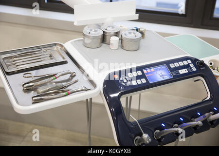 Équipements médical à la clinique dentaire Banque D'Images
