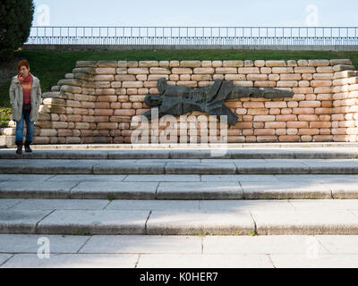 Monumento a los Caídos en El Cuartel de la Montaña, junto al Templo de Debod. La capitale de Madrid. España Banque D'Images