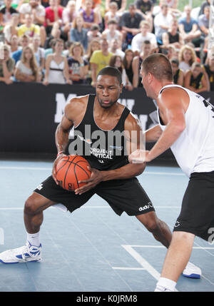 Moscou, Russie - 28 juillet : Match "Vertical" du projet, USA vs Olimp, la Serbie au cours de basket-ball de rue International Cup 'Moscow' ouvert à Moscou, la Russie à Banque D'Images