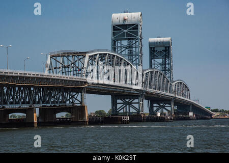 La promenade maritime-Gil Hodges Memorial Bridge, relie Brooklyn et Rockaway Peninsula - New York City Banque D'Images