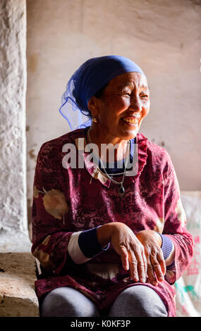 Une vieille femme Kazak Banque D'Images