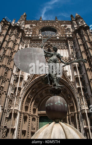 Espagne : la porte de l'île de la cathédrale Sainte Marie de l'voir, la Cathédrale de Séville, l'ancienne mosquée consacrée comme église catholique en 1507 Banque D'Images