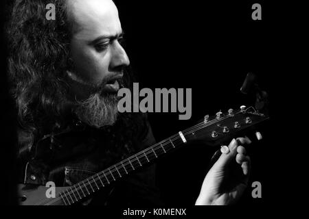 Joueur de mandoline Diptanshu Roy, de l'Inde, l'Asie Banque D'Images