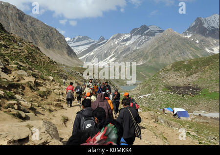 Naga pèlerin koti de sheshnag Amarnath Yatra, lac, Jammu Cachemire, l'Inde, l'Asie Banque D'Images