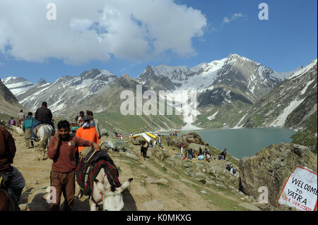 Pilgrim sheshnag Amarnath Yatra, lac, Jammu Cachemire, l'Inde, l'Asie Banque D'Images