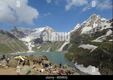 Pilgrim sheshnag Amarnath Yatra, lac, Jammu Cachemire, l'Inde, l'Asie Banque D'Images