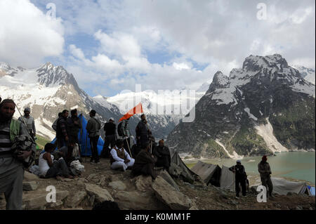 Pilgrim sheshnag Amarnath Yatra, lac, Jammu Cachemire, l'Inde, l'Asie Banque D'Images