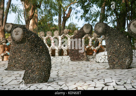 Sculptures faites de matériaux de déchets à la Rock Garden à Chandigarh Banque D'Images