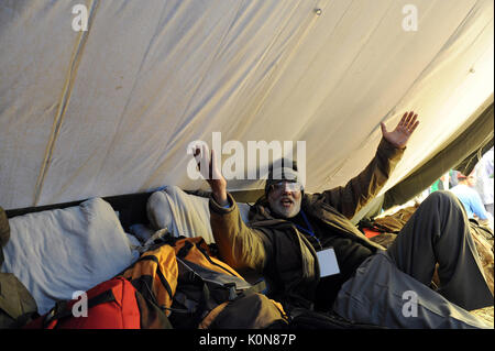 Pèlerin en tente, Amarnath Yatra, Jammu Cachemire, l'Inde, l'Asie Banque D'Images