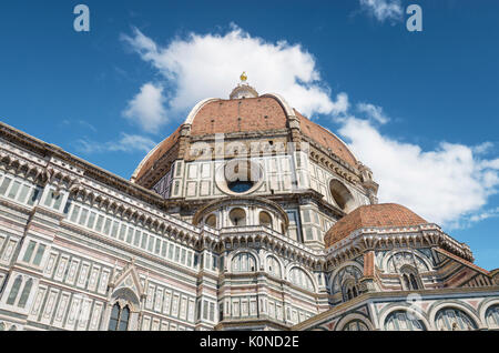 Détail de la façade de la célèbre cathédrale de Florence, Santa Maria del Fiore. Banque D'Images