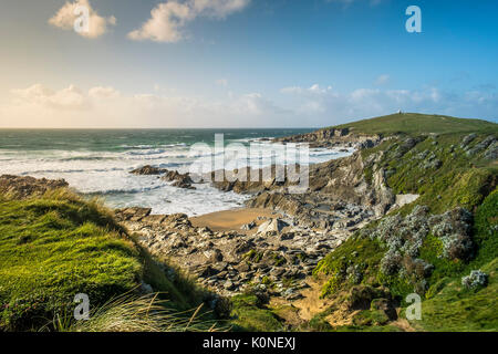 La vue sur la petite tête de Towan vers Fistral à Newquay, Cornwall. Banque D'Images