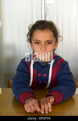 Liban Deir el Ahmad, un village chrétien maronite à Bekaa Valley, école des enfants syriens réfugiés au Liban / Deir el Ahmad, ein christlich maronitisches Dorf in der Schule der Ebene, Bekaa bons pasteurs soeurs der Kirche maronitischen Fluechtlingskinder fuer syrische Banque D'Images