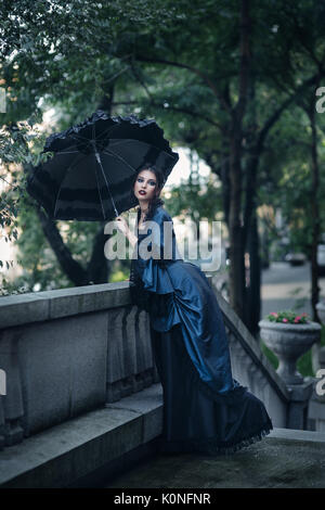 Dame victorienne en bleu Banque D'Images