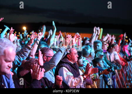 Les spectateurs apprécient le retour rapide du Sud 2017 Festival in Henley-on-Thames, Royaume-Uni Banque D'Images