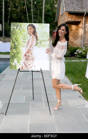 Magazine Hamptons célébration pour couvrir star Katie Lee à Sag Harbor, New York. Avec : Katie Lee Où : Sag Harbor, New York, United States Quand : 21 juillet 2017 : Crédit d'Izzy/WENN.com Banque D'Images