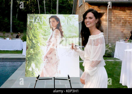 Magazine Hamptons célébration pour couvrir star Katie Lee à Sag Harbor, New York. Avec : Katie Lee Où : Sag Harbor, New York, United States Quand : 21 juillet 2017 : Crédit d'Izzy/WENN.com Banque D'Images