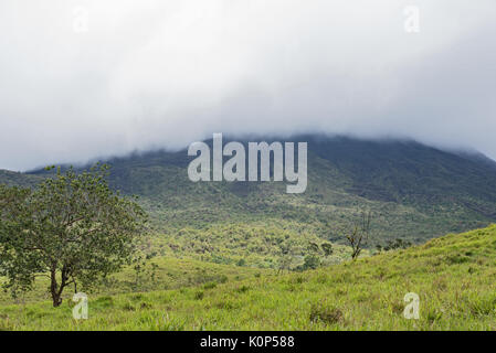 Le parc national Volcan Arenal et dans le brouillard, Costa Rica Banque D'Images