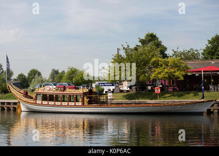 Bray, au Royaume-Uni. 18 juillet, 2017. La barge royale Gloriana sur la Tamise à Bray Marina. Banque D'Images