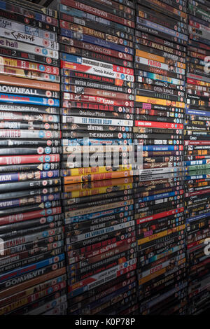 Pile de films DVD hérités - pour la collection de DVD / films, les films et le divertissement en général, l'inventaire et, potentiellement des marchandises piratées ou faked. Banque D'Images
