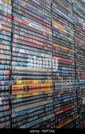 Pile de films DVD hérités - pour la collection de DVD / films, les films et le divertissement en général, l'inventaire et, potentiellement des marchandises piratées ou faked. Banque D'Images