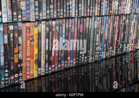 Pile de films DVD hérités - pour la collection de DVD / films, les films et le divertissement en général, l'inventaire et, potentiellement des marchandises piratées ou faked. Banque D'Images