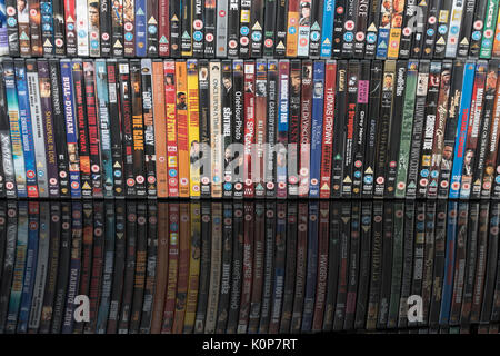 Pile de films DVD hérités - pour la collection de DVD / films, les films et le divertissement en général, l'inventaire et, potentiellement des marchandises piratées ou faked. Banque D'Images