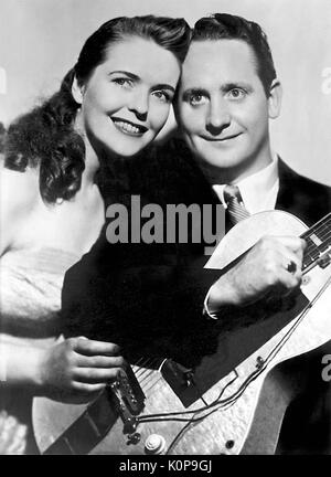 LES PAUL singer avec sa femme Mary Ford sur 1954 Banque D'Images