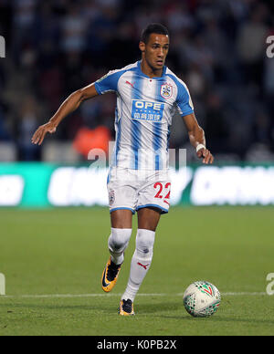 Huddersfield Town's Tom Ince pendant la Coupe du buffle, deuxième tour à la John Smith's Stadium, Huddersfield. ASSOCIATION DE PRESSE Photo. Photo date : mercredi 23 août 2017. Voir l'ACTIVITÉ DE SOCCER histoire Huddersfield. Crédit photo doit se lire : Richard Ventes/PA Wire. RESTRICTIONS : EDITORIAL N'utilisez que pas d'utilisation non autorisée avec l'audio, vidéo, données, listes de luminaire, club ou la Ligue de logos ou services 'live'. En ligne De-match utilisation limitée à 75 images, aucune émulation. Aucune utilisation de pari, de jeux ou d'un club ou la ligue/dvd publications. Banque D'Images