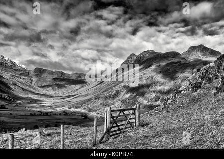 Vue vers le côté de Langdale pikes pike Banque D'Images