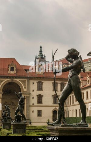 Archer statue dans le jardin Wallenstein, Prague, République Tchèque Banque D'Images