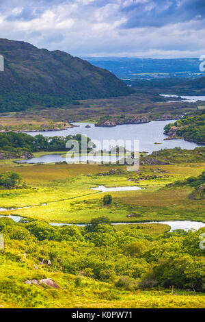 Ladies View est un un panorama sur la N71 partie de l'Anneau du Kerry, dans le Parc National de Killarney, Irlande. Apparemment, le nom provient de l'un Banque D'Images