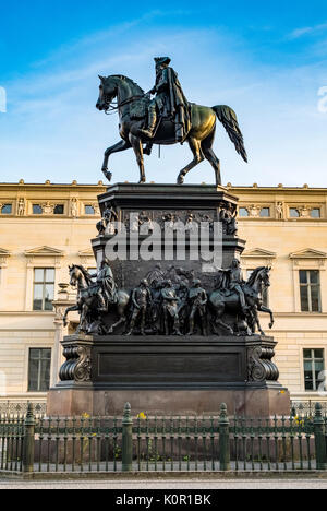 Statue de Frédéric le Grand (II) le sous den Linden de Berlin , Allemagne Banque D'Images
