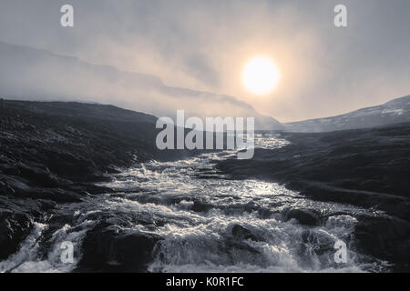 Coucher de soleil sur Asparvikurdalur près de la vallée de l'Westfjords Eyjafjall, Islande Banque D'Images