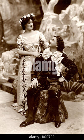 Gilbert et Sullivan. PATIENCE Lady Angela (Jessie Rose) avec Reginald Bunthorne (C H Workman).La patience ou la mariée de Bunthorne Opera-Comique -Theatre,London 23 Apr 1881 Banque D'Images